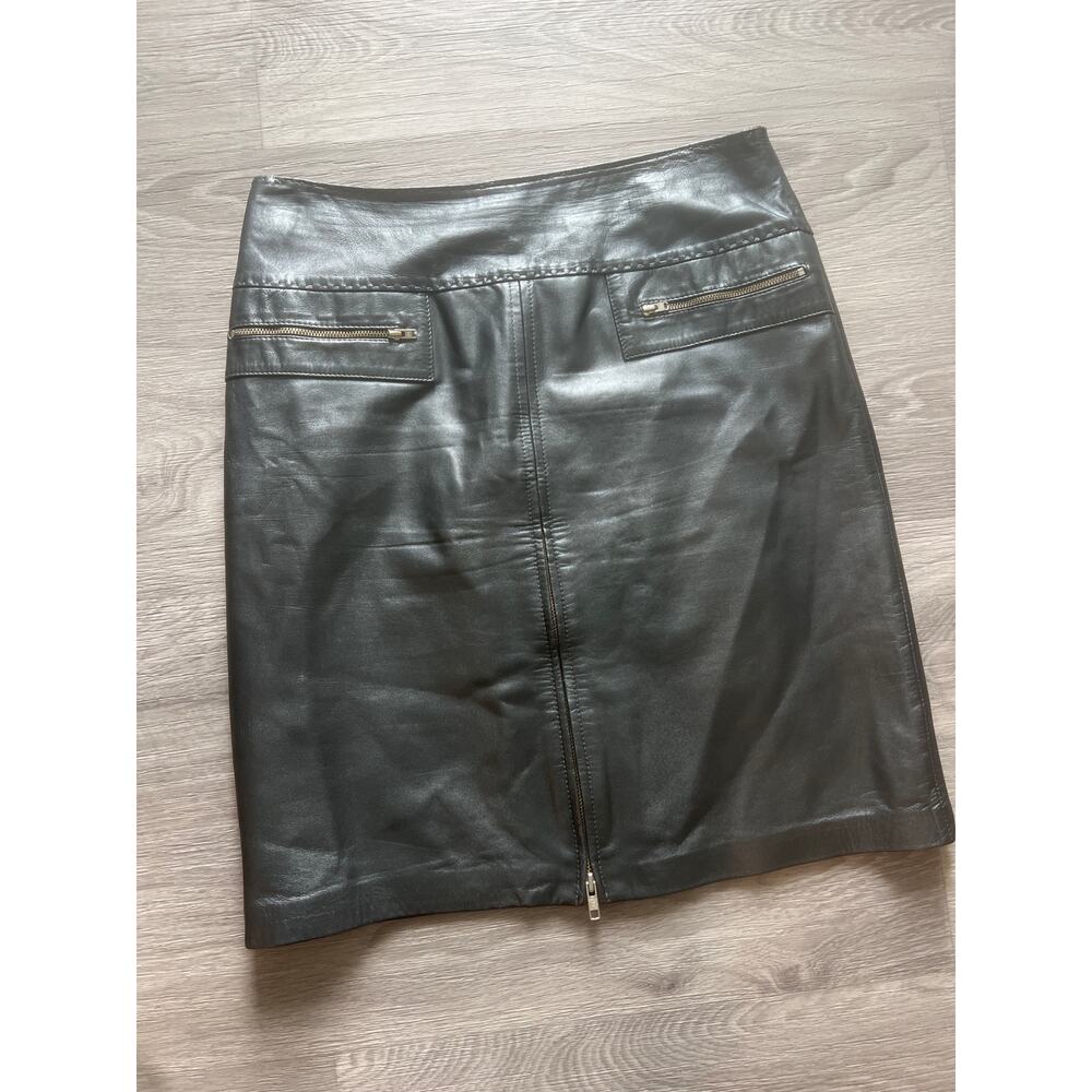 Cache size 8 dark gray metallic leather pencil skirt with front zipper
